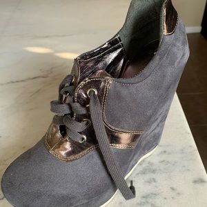 Gray and chrome wedges sz 10